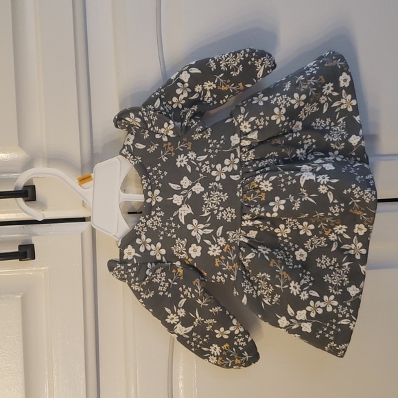 Lot of 8 Carter's Newborn Outfits - Picture 2 of 11